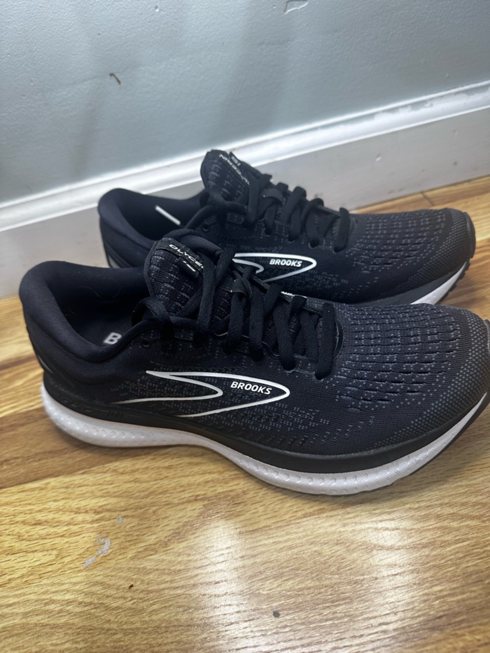 Brooks Glycerin 19 - womens Black Running Shoes size 8 - Picture 2 of 6
